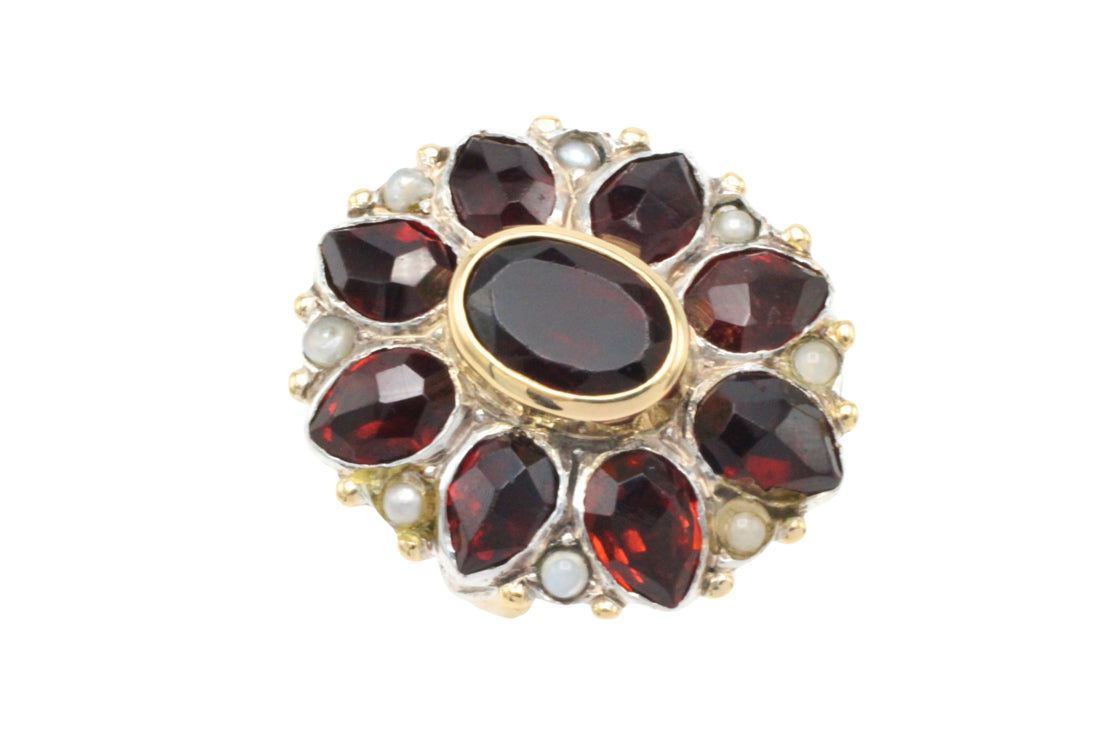 Vintage garnet and pearl ring in 14 carat gold and silver
