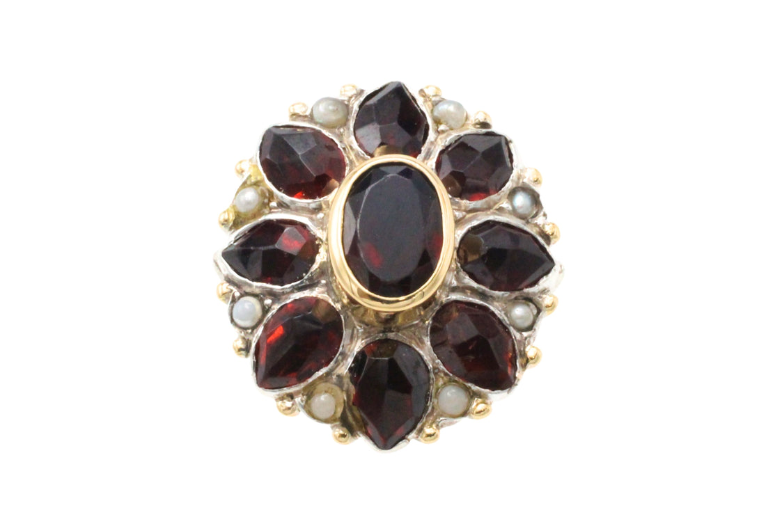 Vintage garnet and pearl ring in 14 carat gold and silver
