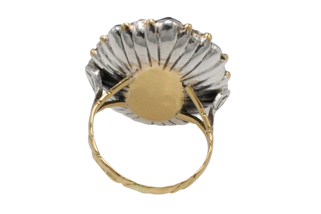 Vintage garnet and pearl ring in 14 carat gold and silver