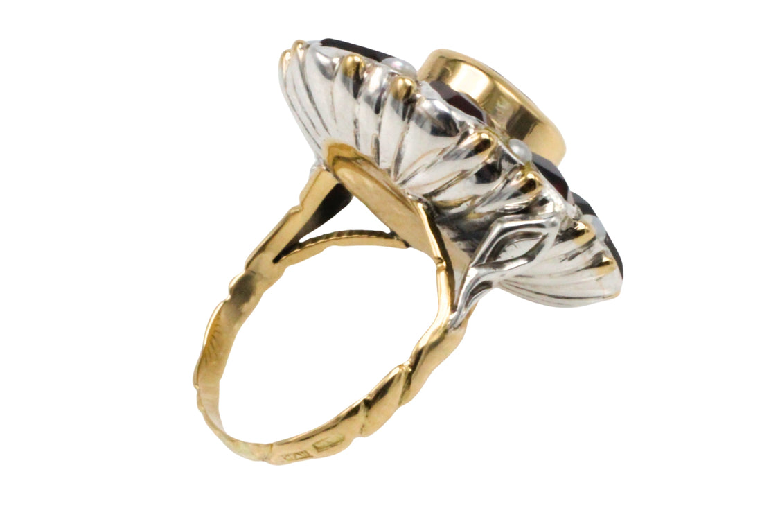 Vintage garnet and pearl ring in 14 carat gold and silver