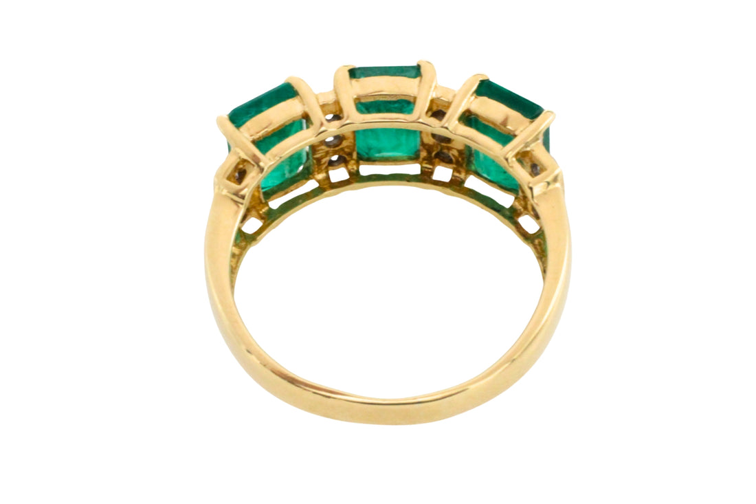 Emerald and diamond ring in 18 carat gold