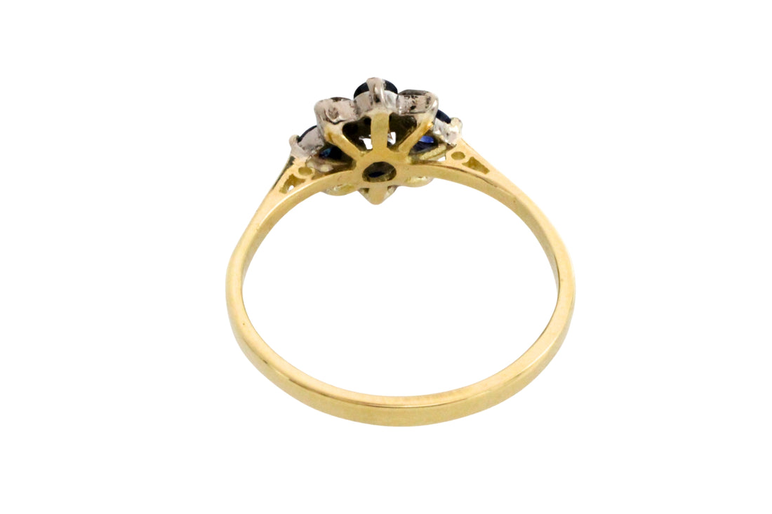 Sapphire and diamond ring in 18 carat gold