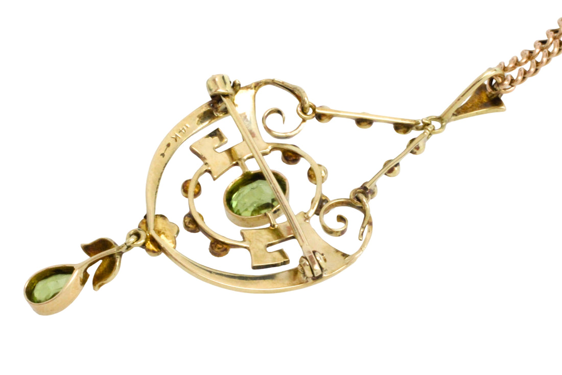 Peridot and pearl pendant and chain