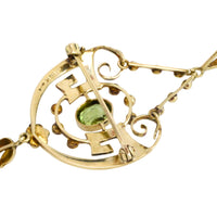 Peridot and pearl pendant and chain