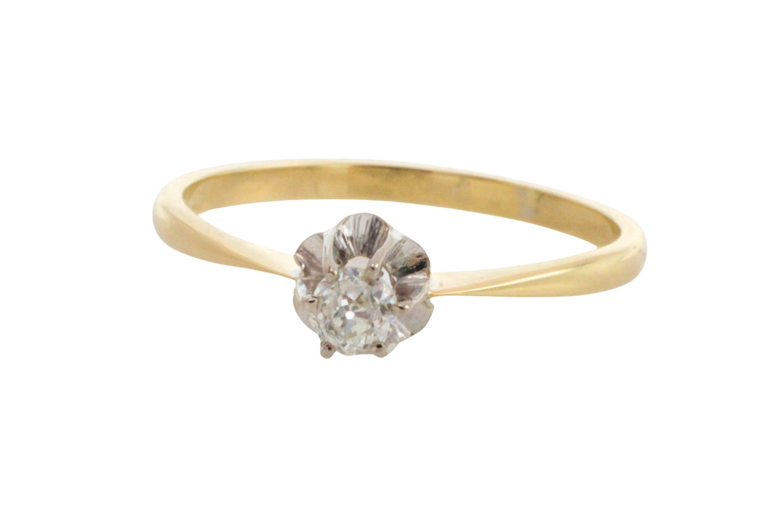 Diamond solitaire ring in 14 carat gold