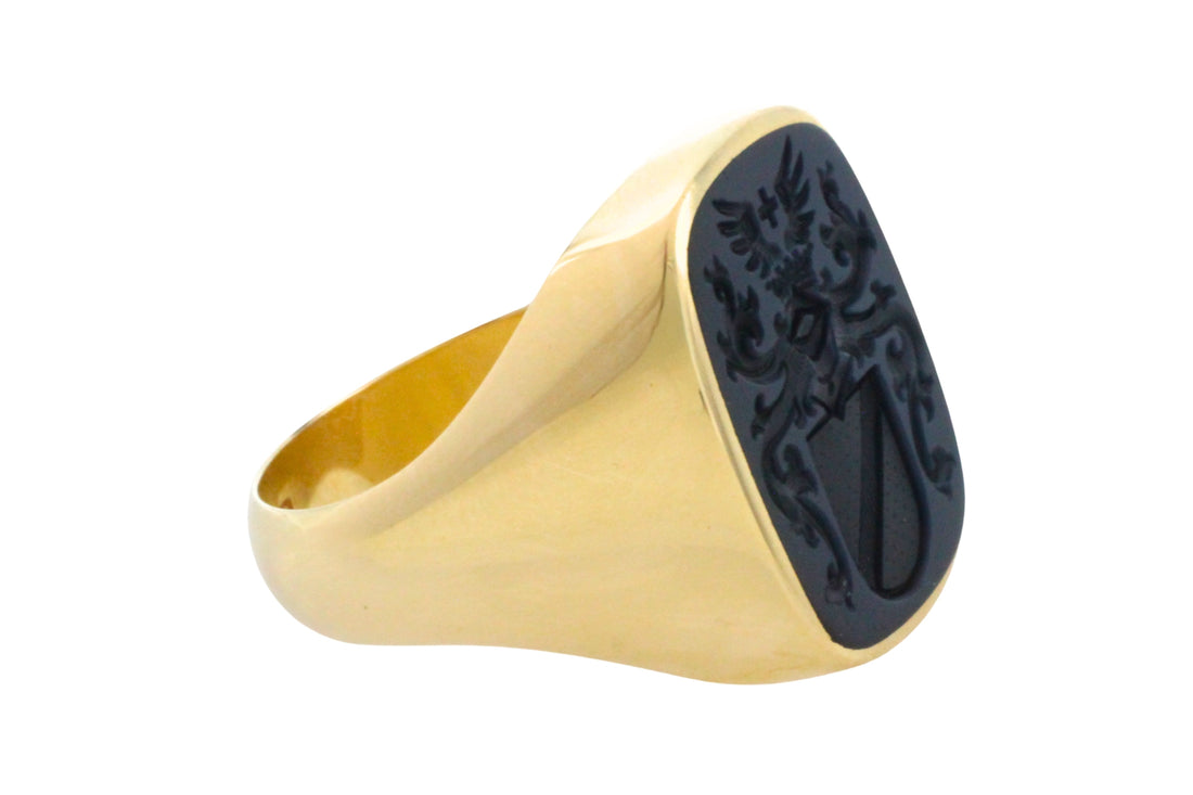 Vintage signet agate intaglio ring in 14 carat gold