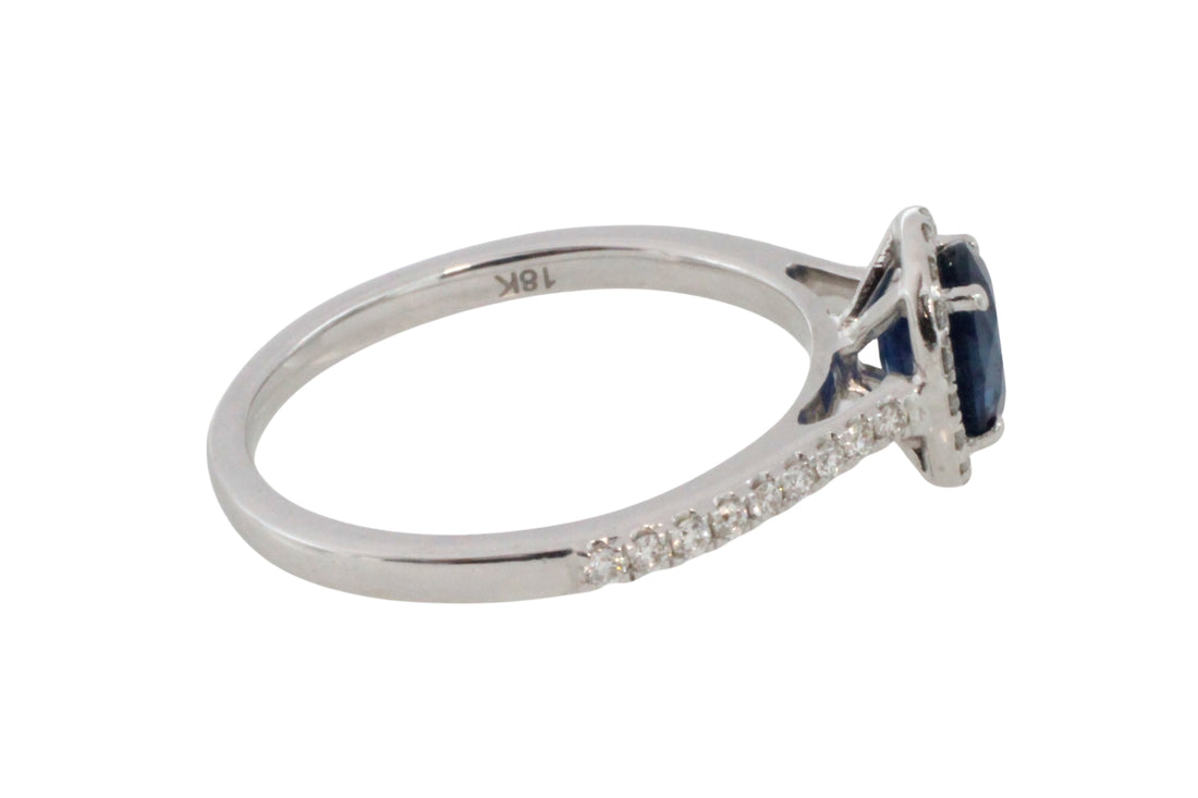 Sapphire cluster ring in 18 carat white gold