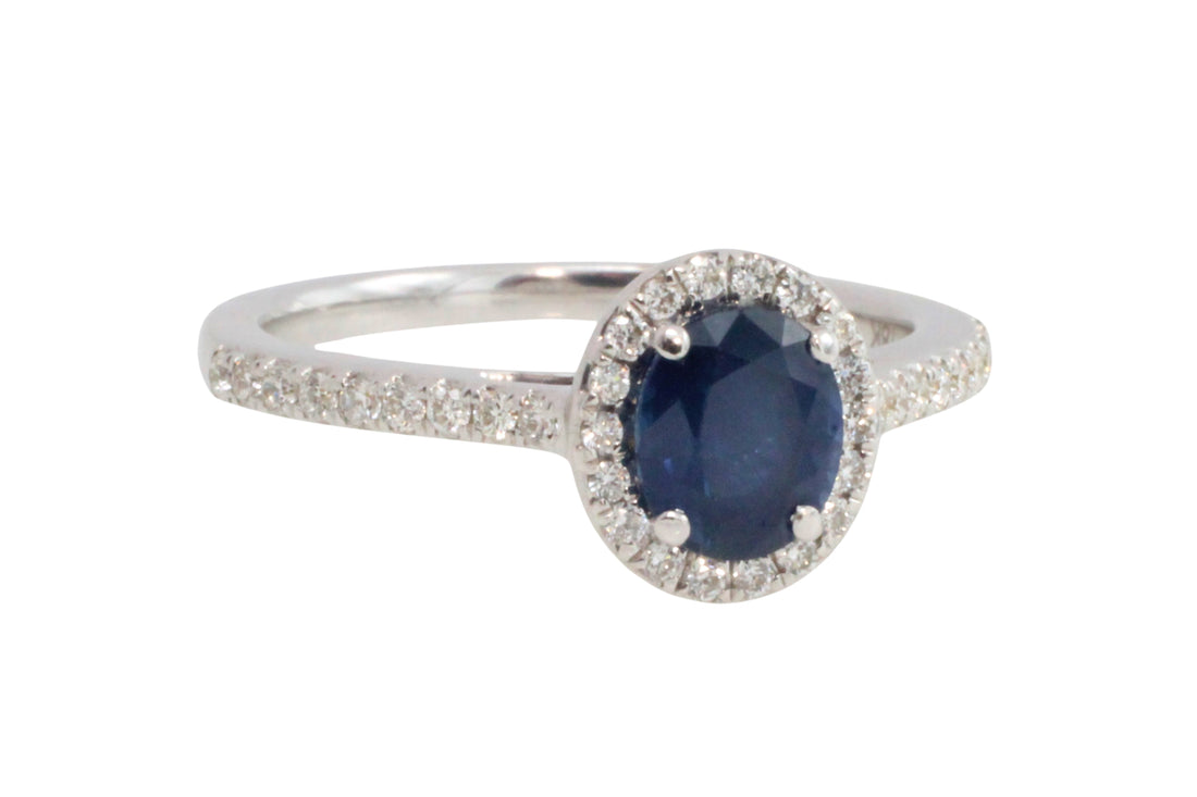 Sapphire cluster ring in 18 carat white gold
