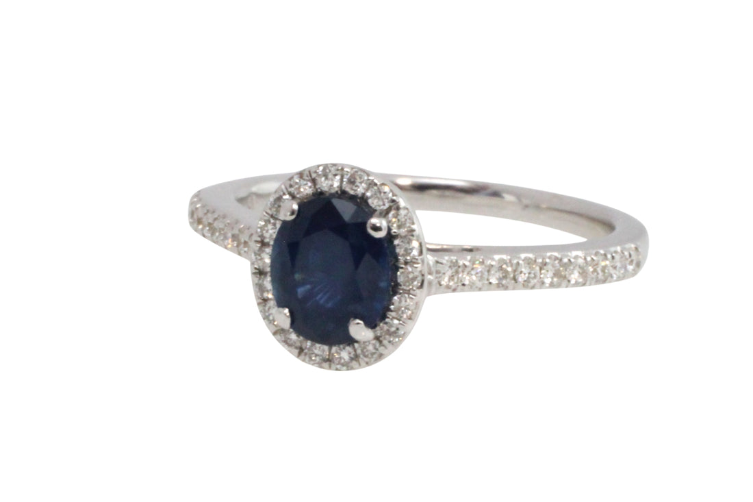 Sapphire cluster ring in 18 carat white gold