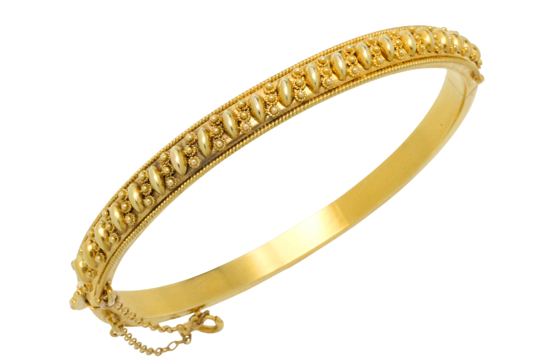 Vintage hinged bracelet in 14 carat gold