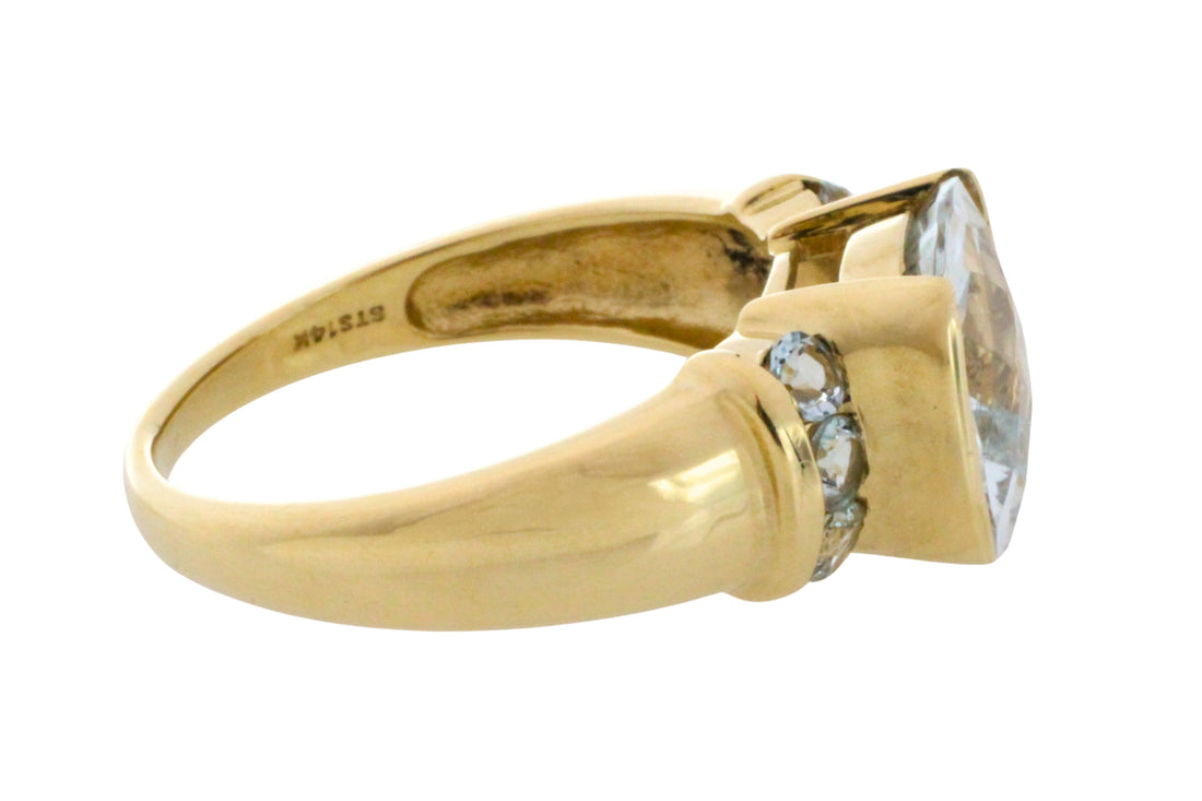 Vintage aquamarine ring in 14 carat gold-Vintage Rings-The Antique Ring Shop