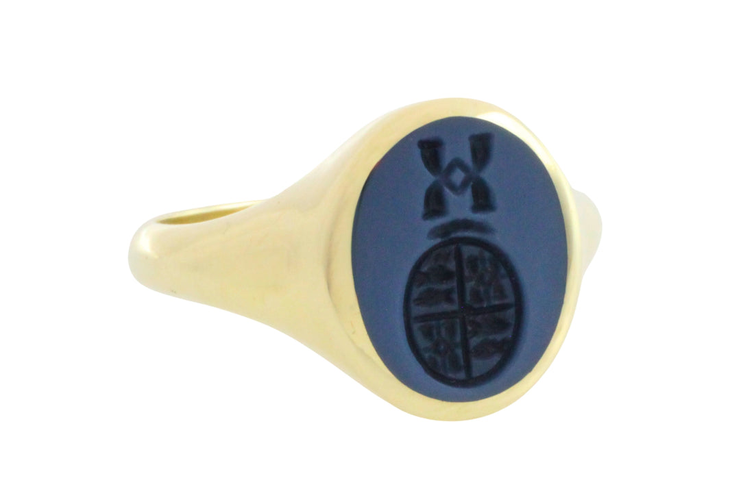 Vintage signet intaglio ring in 14 carat gold