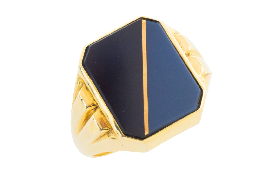 Onyx and agate signet ring in 14 carat gold