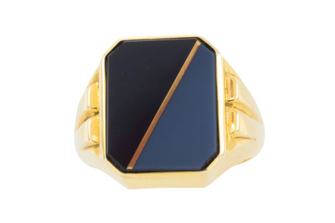 Onyx and agate signet ring in 14 carat gold