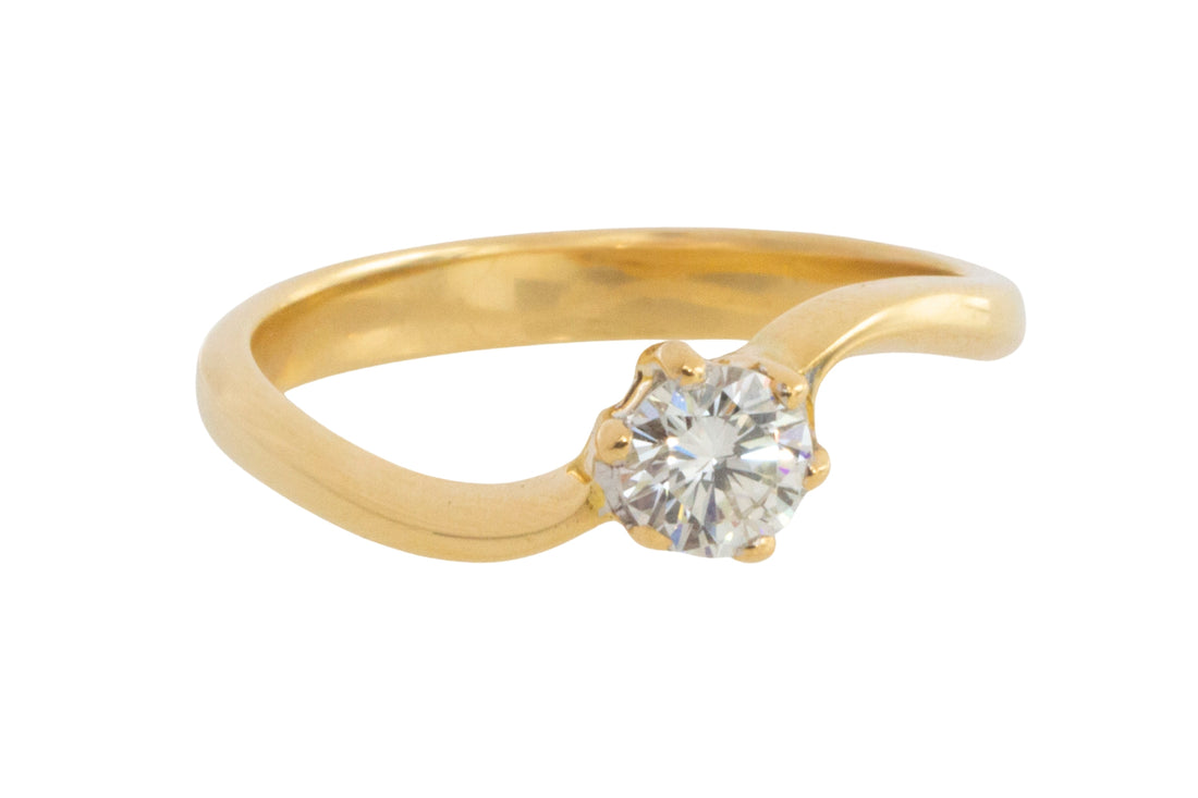 Vintage diamond solitaire ring in 18 carat gold
