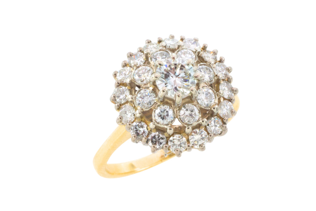 Vinatge diamond cluster ring in 18 carat gold