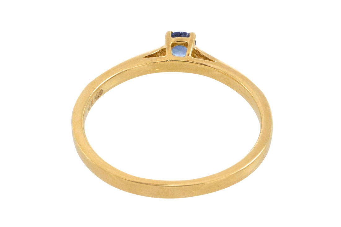 Sapphire and diamond ring in 14 carat gold