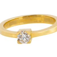 Diamond solitaire ring in 18 carat gold