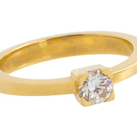 Diamond solitaire ring in 18 carat gold