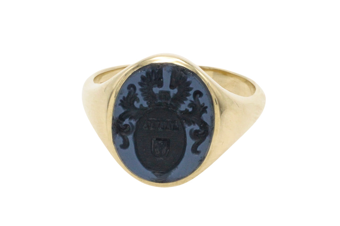 Vintage signet ring in 14 carat gold