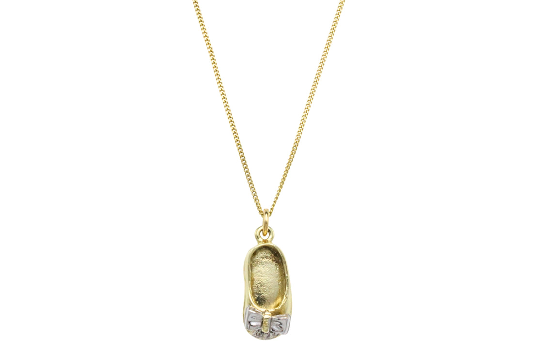 18 carat gold slipper pendant and chain