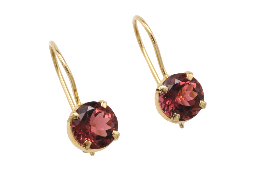 Garnet earrings in 14 carat gold