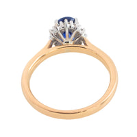Saffier en diamanten cluster ring van 18 karaat goud