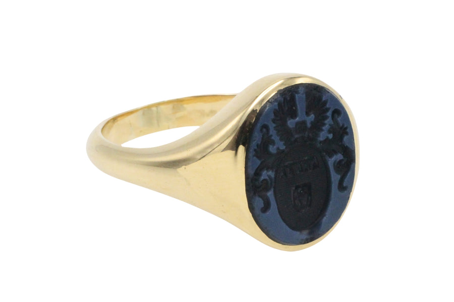 Vintage signet ring in 14 carat gold