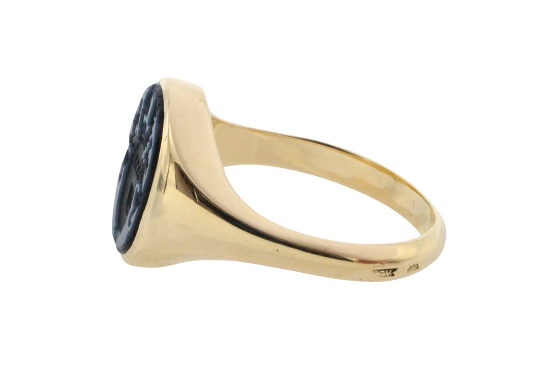 Vintage signet ring in 14 carat gold