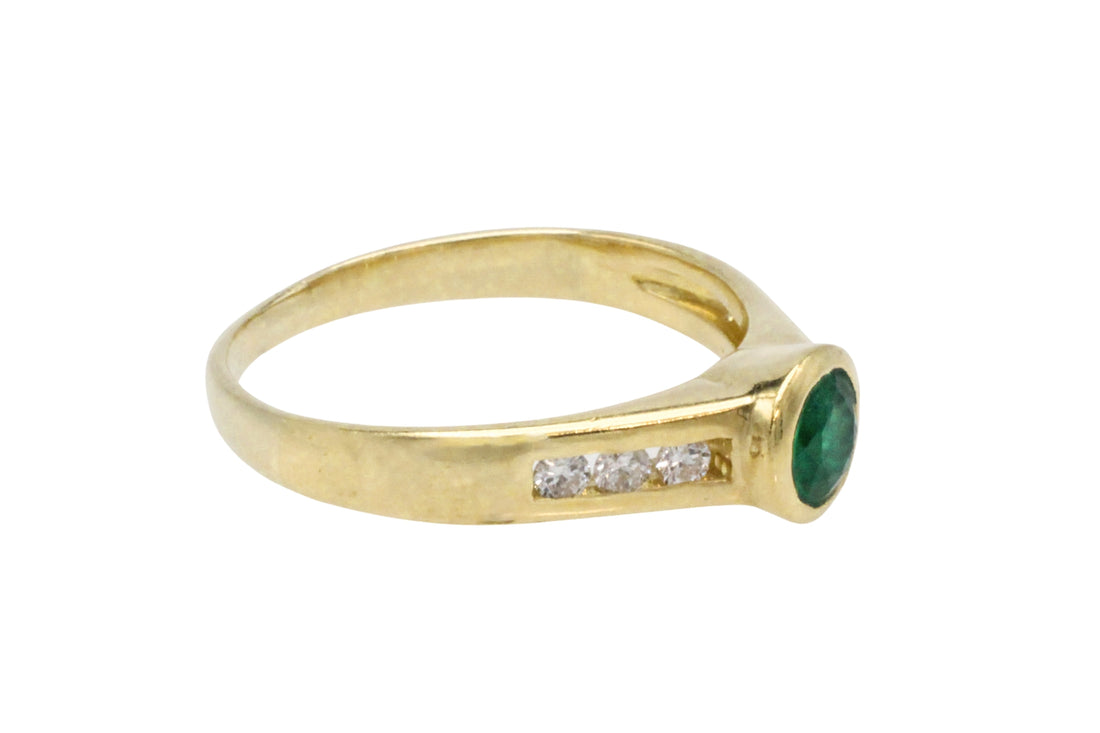 Emerald and diamond ring in 18 carat gold