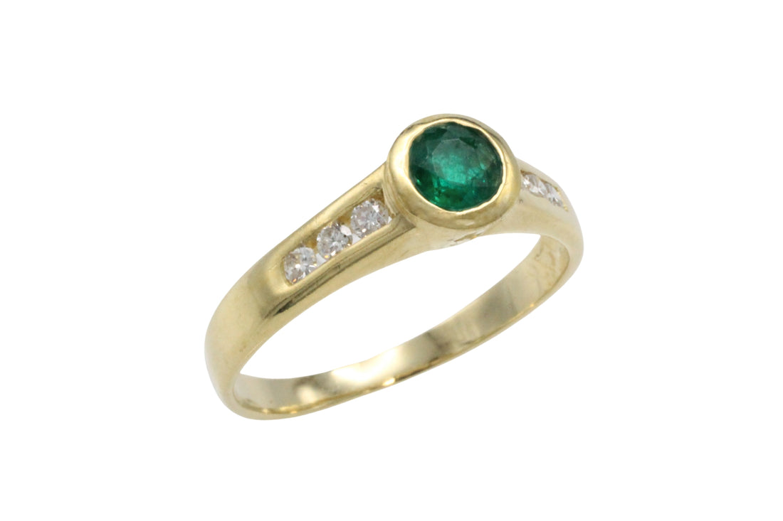 Emerald and diamond ring in 18 carat gold