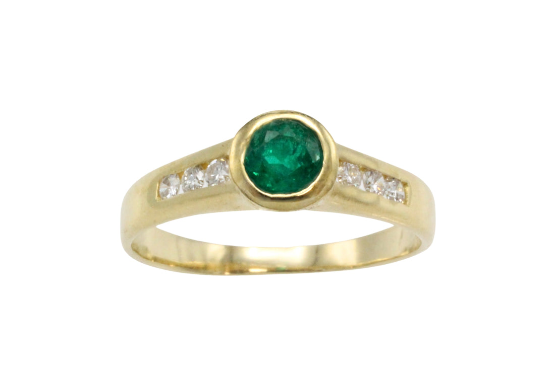 Emerald and diamond ring in 18 carat gold