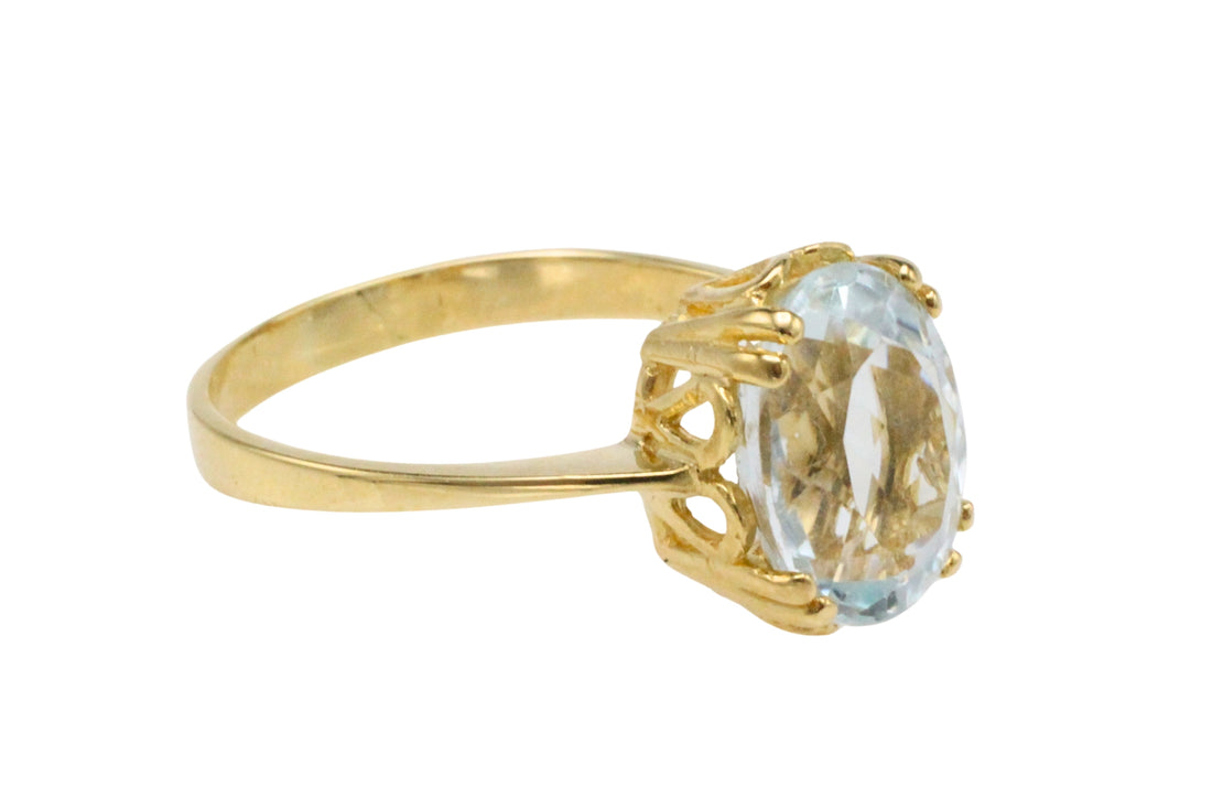 Aquamarine ring in 18 carat gold