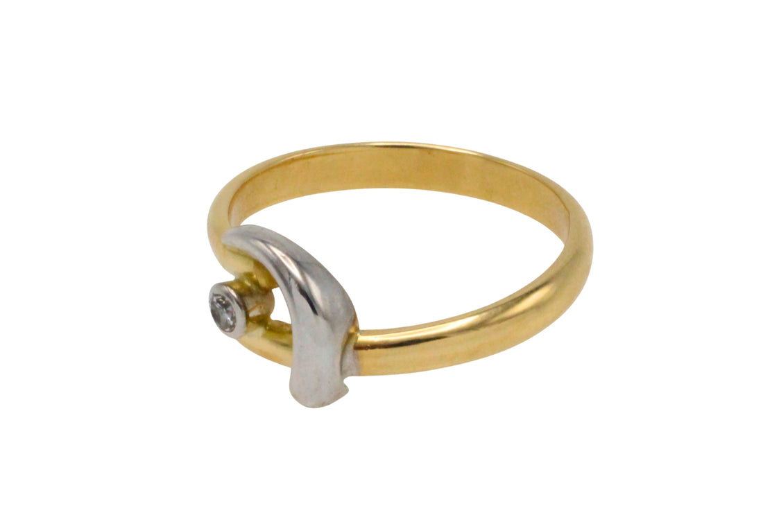 18 carat white and yellow gold diamond ring