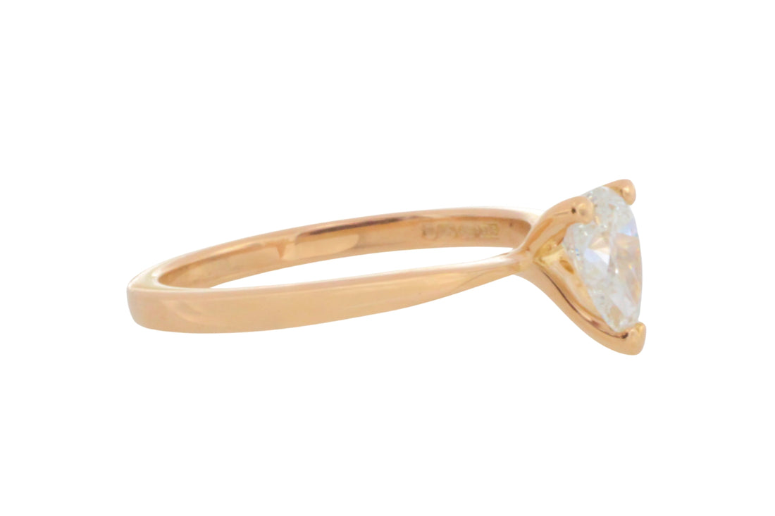 Pear cut diamond solitaire ring in 18 carat gold
