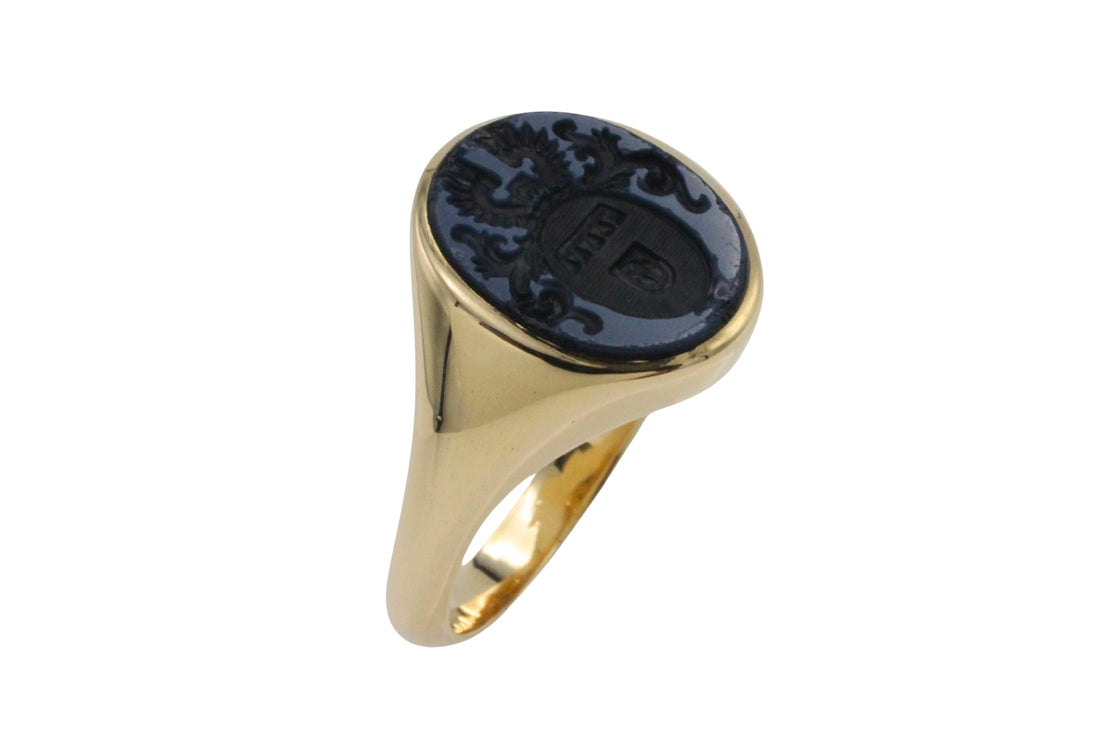 Vintage signet ring in 14 carat gold