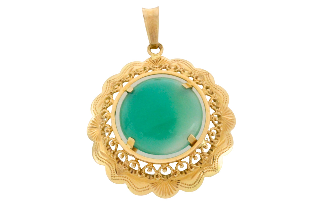 Chrysoprase pendant in 14 carat gold