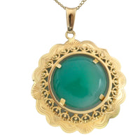 Chrysoprase pendant in 14 carat gold