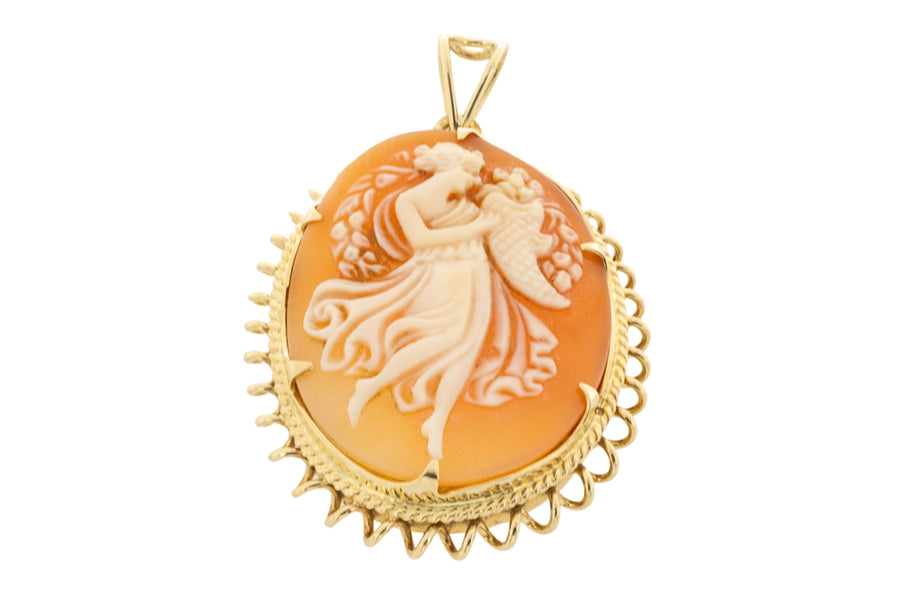 Vintage cameo pendant in 14 carat gold-Pendants-The Antique Ring Shop