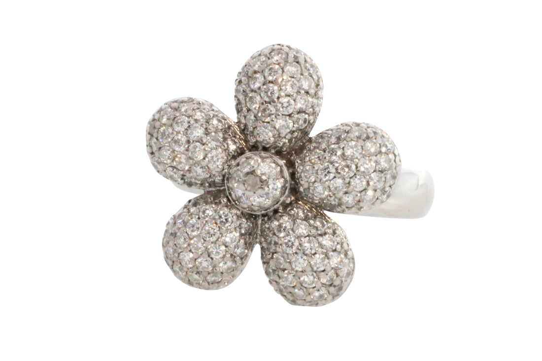 White gold flower ring with diamonds