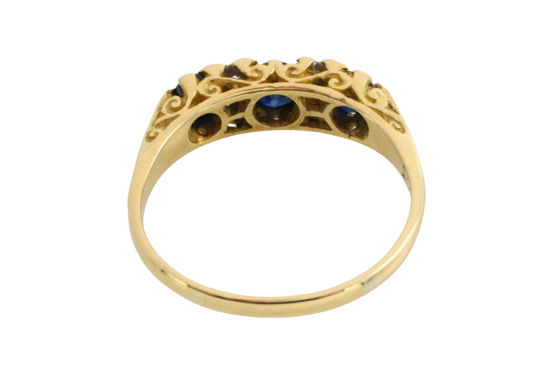 Sapphire and diamond ring in 18 carat gold