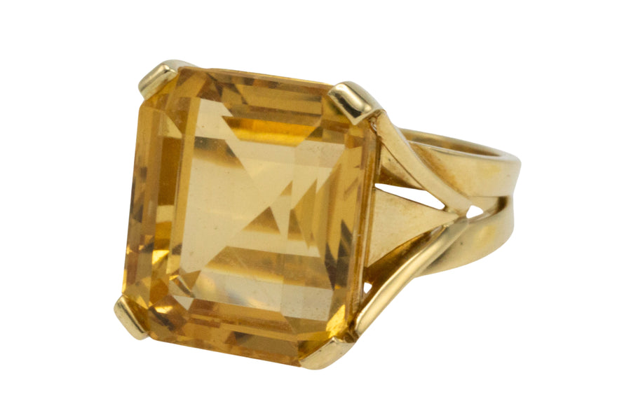 Citrine ring in 18 carat gold-Vintage Rings-The Antique Ring Shop