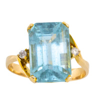 Aquamarine and diamond ring in 14 carat gold