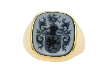 Vintage signet ring with agate intaglio stone