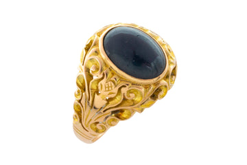 Vintage cabochon sappire ring in 14 carat gold