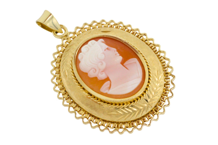 Cameo pendant in 14 carat gold-Pendants-The Antique Ring Shop