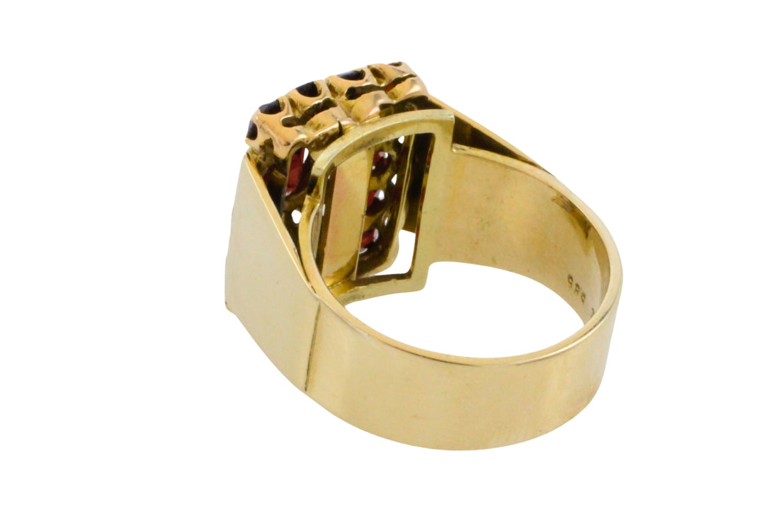 Vintage 14 carat gold ring with garnets