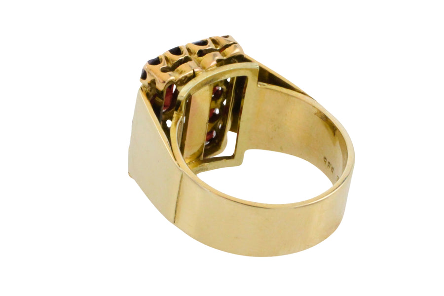 Vintage 14 carat gold ring with garnets