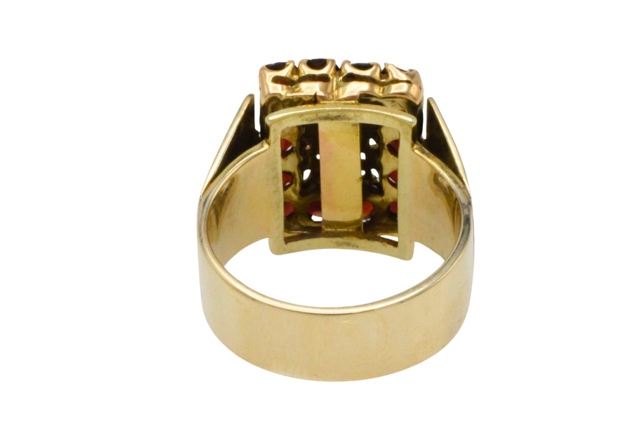 Vintage 14 carat gold ring with garnets
