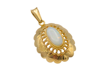 White opal pendant in 14 carat gold
